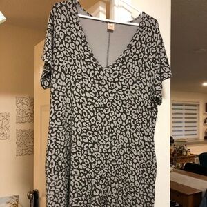 Smash and Tess leopard romper